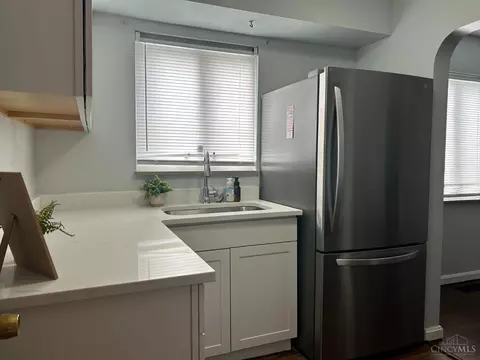 Kitchen - 1727 Norcol Ln, Cincinnati, OH 45231 photo 4 of 4