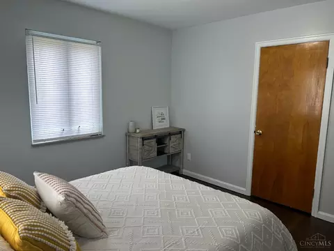 Bedroom - 1727 Norcol Ln, Cincinnati, OH 45231 photo 2 of 5