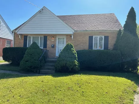 Exterior - 1727 Norcol Ln, Cincinnati, OH 45231 photo 3 of 3