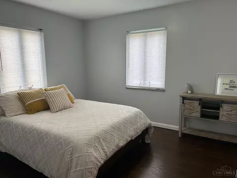 Bedroom - 1727 Norcol Ln, Cincinnati, OH 45231 photo 1 of 5