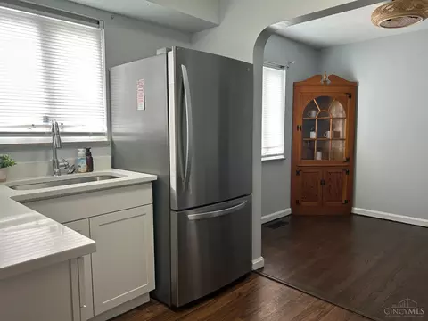Kitchen - 1727 Norcol Ln, Cincinnati, OH 45231 photo 3 of 4