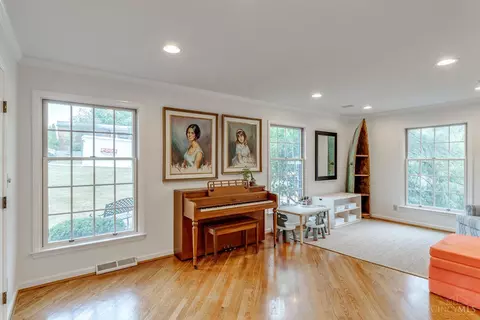Living - 3051 Saddleback Dr, Cincinnati, OH 45244 photo 4 of 4