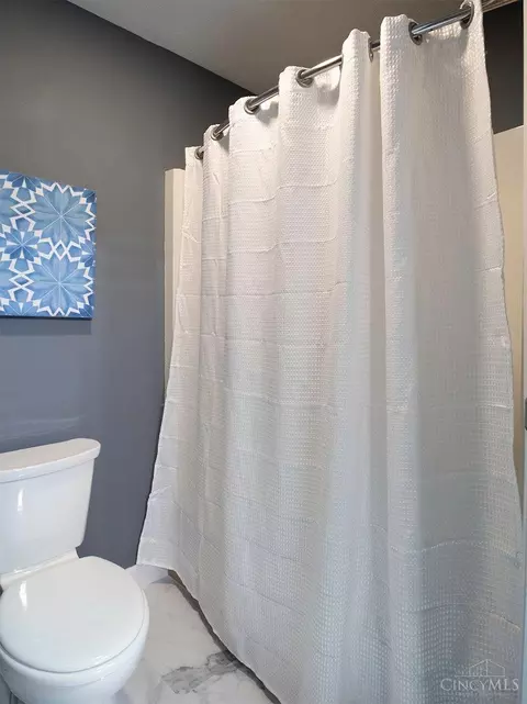 Bath - 9609 Iris Dr, West Chester, OH 45241 photo 5 of 5