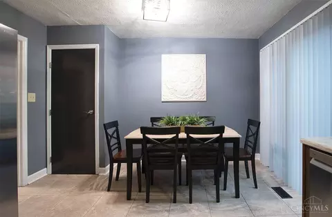 Dining - 9609 Iris Dr, West Chester, OH 45241 photo 2 of 4