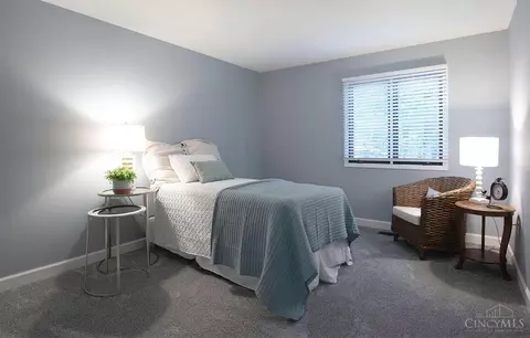 Bedroom - 9609 Iris Dr, West Chester, OH 45241 photo 3 of 6