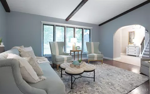 Living - 9609 Iris Dr, West Chester, OH 45241 photo 1 of 4