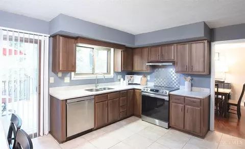 Kitchen - 9609 Iris Dr, West Chester, OH 45241 photo 2 of 2