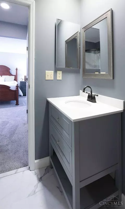 Bath - 9609 Iris Dr, West Chester, OH 45241 photo 2 of 5