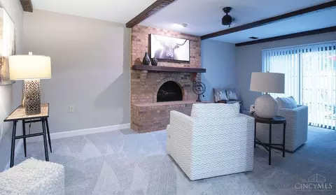 Living - 9609 Iris Dr, West Chester, OH 45241 photo 3 of 4
