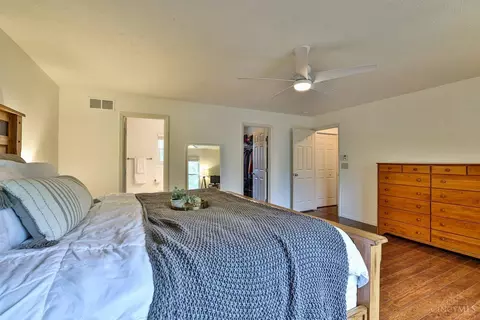 Bedroom - 7983 Laurelwood Dr, Hamilton Township, OH 45039 photo 3 of 6