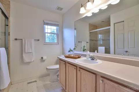 Bath - 7983 Laurelwood Dr, Hamilton Township, OH 45039 photo 2 of 5