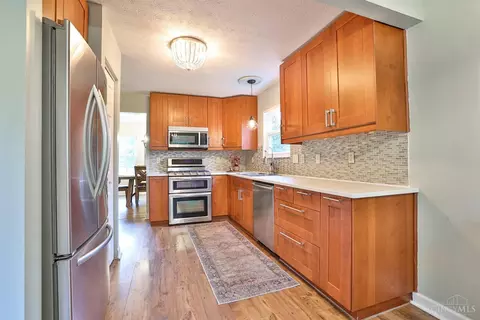 Kitchen - 7983 Laurelwood Dr, Hamilton Township, OH 45039 photo 1 of 4