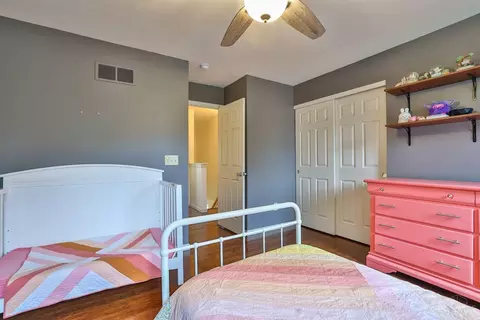 Bedroom - 7983 Laurelwood Dr, Hamilton Township, OH 45039 photo 6 of 6