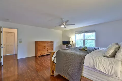 Bedroom - 7983 Laurelwood Dr, Hamilton Township, OH 45039 photo 2 of 6