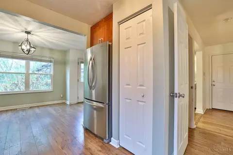 Entry Way - 7983 Laurelwood Dr, Hamilton Township, OH 45039 photo 3 of 4