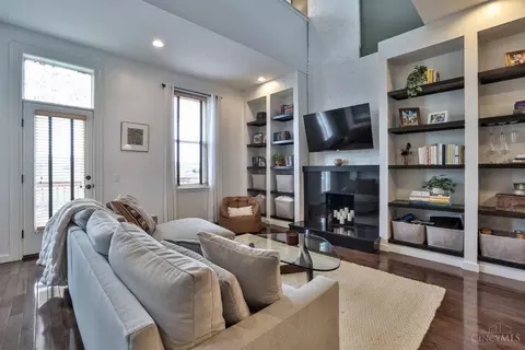 Living - 2121 Deerfield Pl #2, Cincinnati, OH 45206 photo 6 of 8