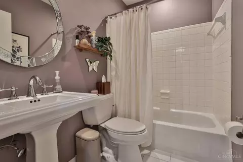 Bath - 2121 Deerfield Pl #2, Cincinnati, OH 45206 photo 2 of 2