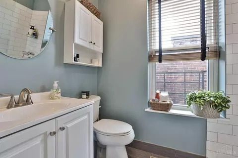 Bath - 2121 Deerfield Pl #2, Cincinnati, OH 45206 photo 1 of 2