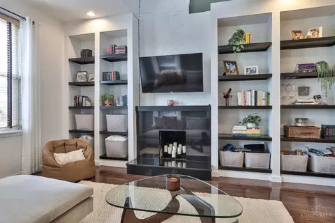 Living - 2121 Deerfield Pl #2, Cincinnati, OH 45206 photo 5 of 8
