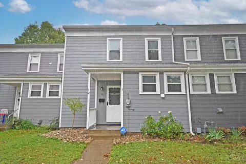 12 Chalmers Ct, Greenhills, OH 45218