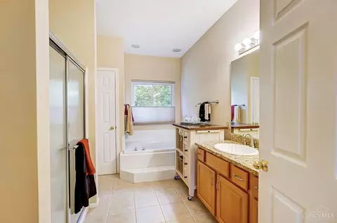 Bath - 4525 Hampton Pointe Dr, Cincinnati, OH 45248 photo 1 of 6