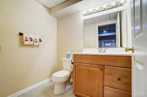 Bath - 4525 Hampton Pointe Dr, Cincinnati, OH 45248 photo 5 of 6