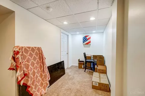 Entry Way - 4525 Hampton Pointe Dr, Cincinnati, OH 45248 photo 6 of 6