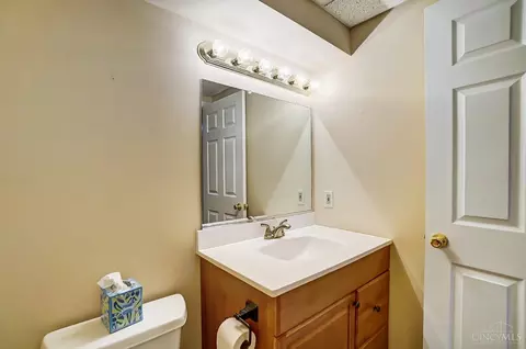 Bath - 4525 Hampton Pointe Dr, Cincinnati, OH 45248 photo 6 of 6