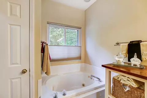 Bath - 4525 Hampton Pointe Dr, Cincinnati, OH 45248 photo 3 of 6