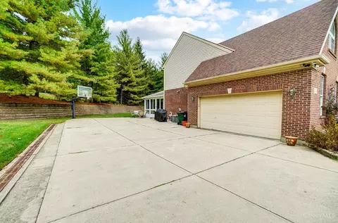 Exterior - 4525 Hampton Pointe Dr, Cincinnati, OH 45248 photo 4 of 10