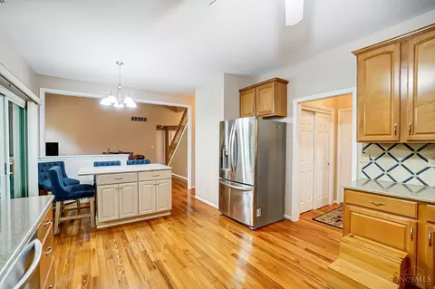 Kitchen - 4525 Hampton Pointe Dr, Cincinnati, OH 45248 photo 5 of 7