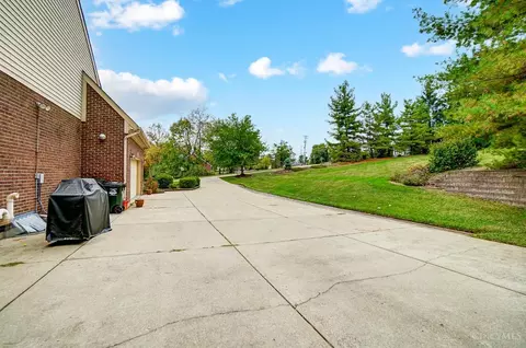 Exterior - 4525 Hampton Pointe Dr, Cincinnati, OH 45248 photo 5 of 10