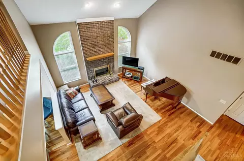 Living - 4525 Hampton Pointe Dr, Cincinnati, OH 45248 photo 4 of 4