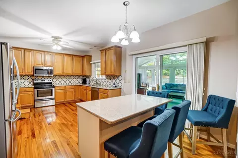 Kitchen - 4525 Hampton Pointe Dr, Cincinnati, OH 45248 photo 1 of 7