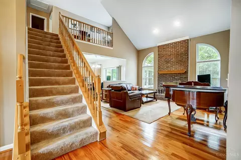 Entry Way - 4525 Hampton Pointe Dr, Cincinnati, OH 45248 photo 2 of 6