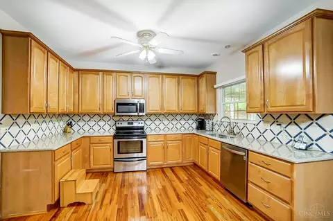 Kitchen - 4525 Hampton Pointe Dr, Cincinnati, OH 45248 photo 3 of 7