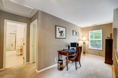 Entry Way - 4525 Hampton Pointe Dr, Cincinnati, OH 45248 photo 3 of 6