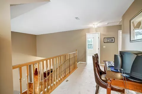 Entry Way - 4525 Hampton Pointe Dr, Cincinnati, OH 45248 photo 4 of 6