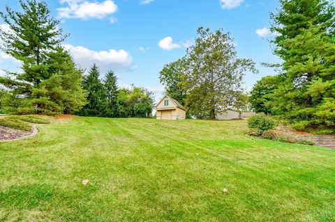 Exterior - 4525 Hampton Pointe Dr, Cincinnati, OH 45248 photo 9 of 10