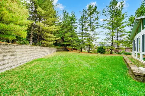 Exterior - 4525 Hampton Pointe Dr, Cincinnati, OH 45248 photo 6 of 10