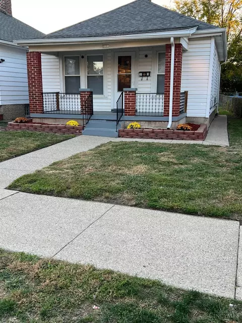 2111 Crescent Blvd, Middletown, OH 45042