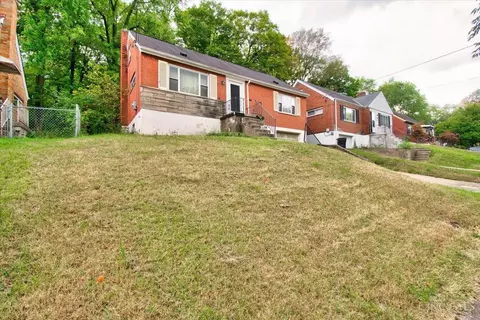 Exterior - 1710 Ashbrook Dr, Cincinnati, OH 45238 photo 2 of 3