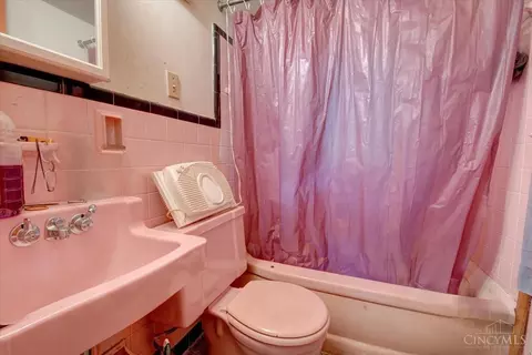 Bath - 1710 Ashbrook Dr, Cincinnati, OH 45238 photo 2 of 2