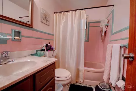 Bath - 1710 Ashbrook Dr, Cincinnati, OH 45238 photo 1 of 2