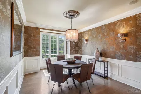 Dining - 1080 River Forest Dr, Hamilton Township, OH 45039 photo 4 of 5