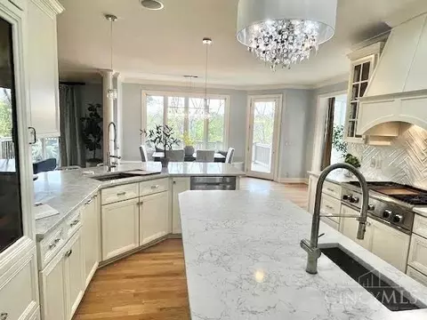 Kitchen - 1080 River Forest Dr, Hamilton Township, OH 45039 photo 9 of 10