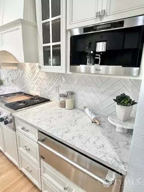 Kitchen - 1080 River Forest Dr, Hamilton Township, OH 45039 photo 6 of 10