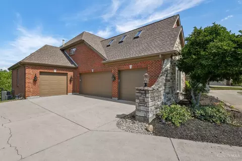 Exterior - 1080 River Forest Dr, Hamilton Township, OH 45039 photo 6 of 10
