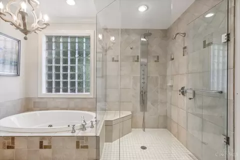 Bath - 1080 River Forest Dr, Hamilton Township, OH 45039 photo 4 of 7