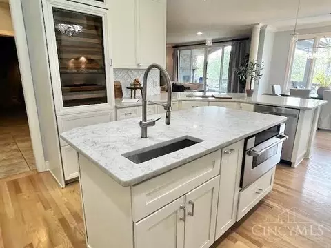 Kitchen - 1080 River Forest Dr, Hamilton Township, OH 45039 photo 7 of 10